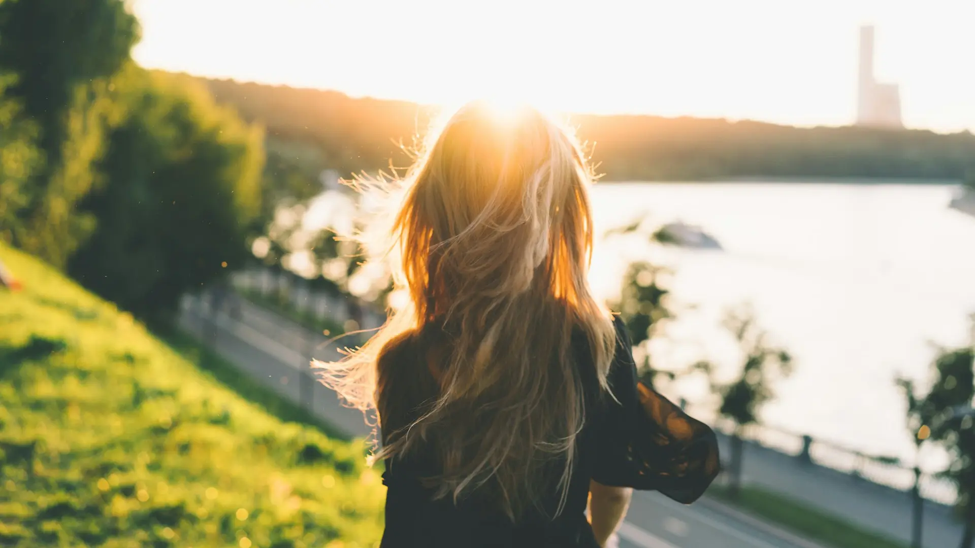 woman sitting while looking at the sunset